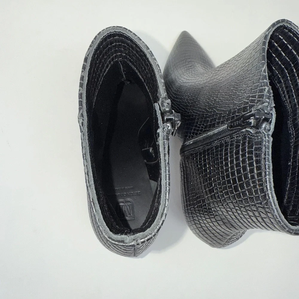 New Bruno Magli Nerina Bootie Black Snake Sz 7.5 - Picture 13 of 13